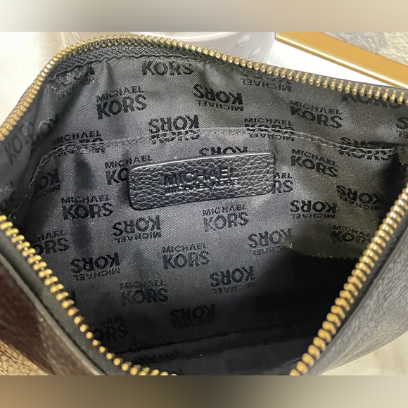 SOLD Michael Kors Wristlet - Picture 2 of 9
